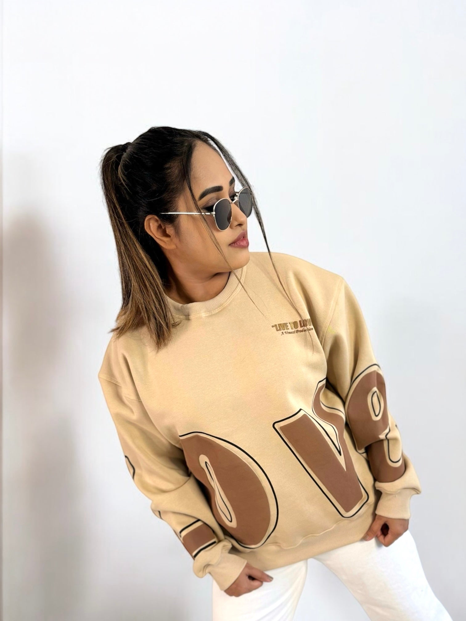 Beige Love Sweatshirt – VENECCI