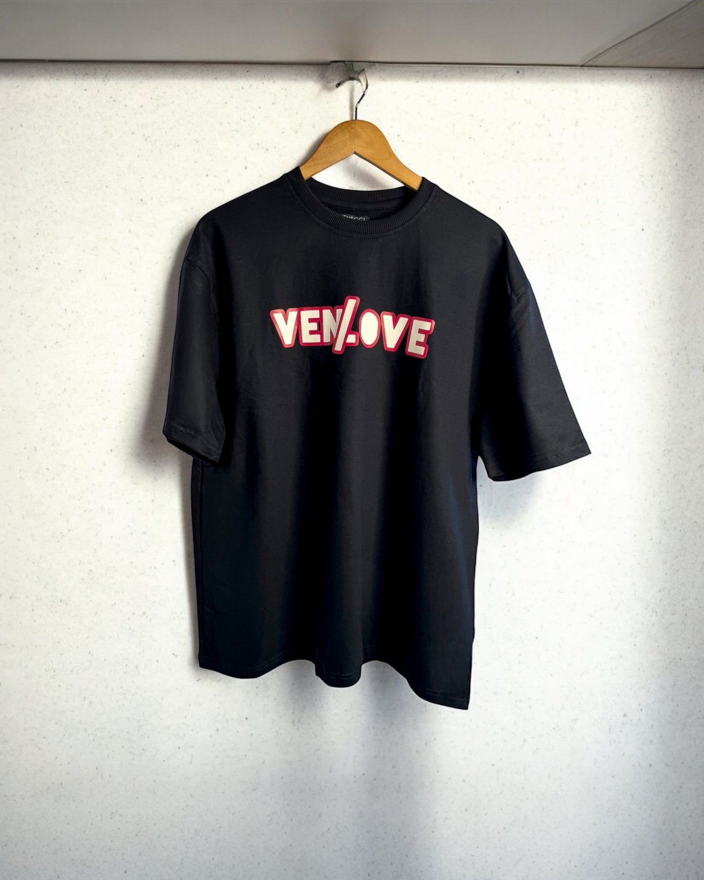 Venlove black T-shirt